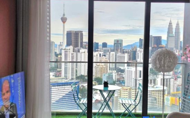 Lucentia| Sakura 1BR with KLCC View/ Infinity pool – Balcony – Kuala Lumpur