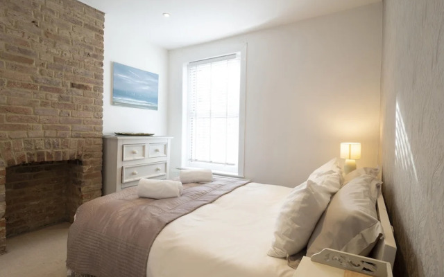 Sail Away - 2-Bed Apartment by the Beach