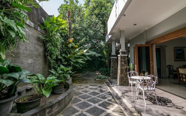 OYO 1059 Roemah Oma Guest House