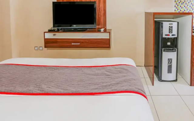 Hotel O Ciputat Near Apartment Green Lake View Ciputat