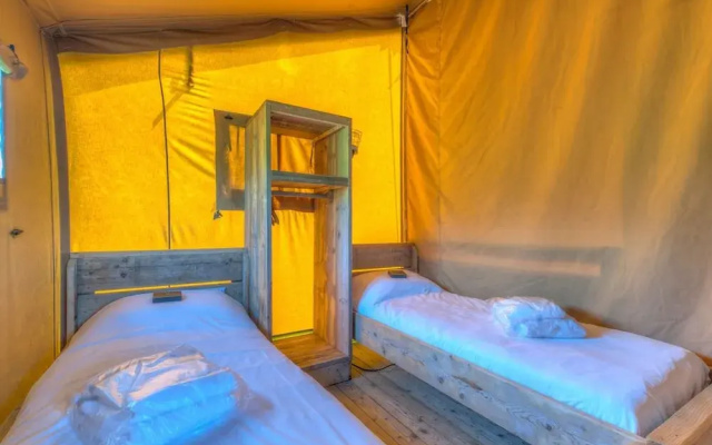 Tent Cabin With Kitchen Near Breda