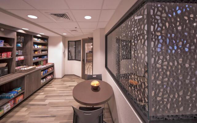 Candlewood Suites Baltimore - Inner Harbor by IHG