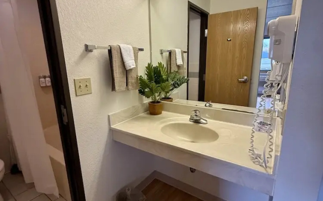 Hygge Inn & Suites