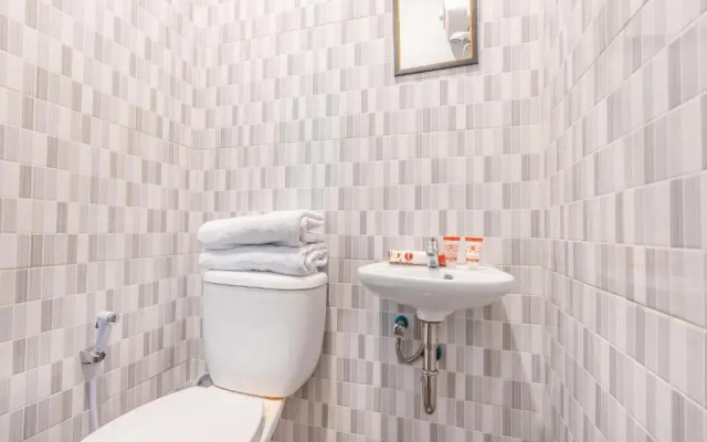 OYO 842 Arafuru Residence Near Rs Duren Sawit