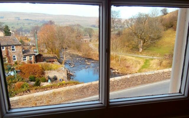 Riverside B & B
