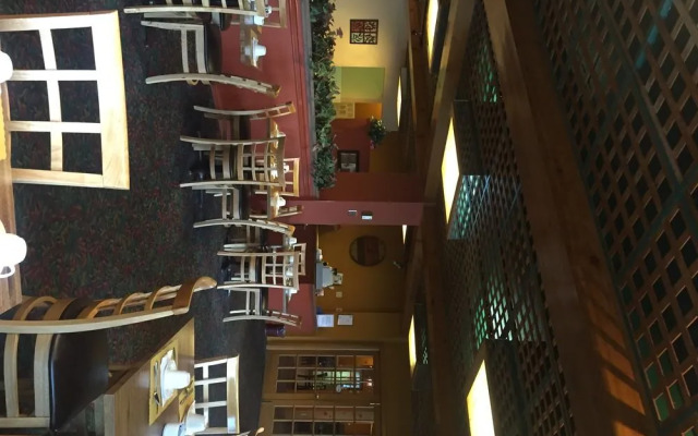 Ramada By Wyndham Milwaukee Downtown