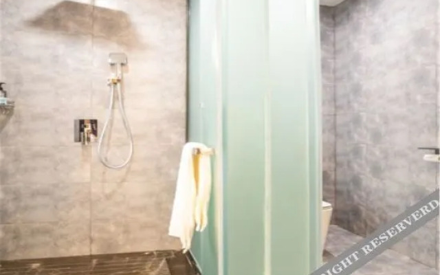 Qianna Yayue Hotel (Zhengzhou High-tech Zone Science Avenue store)