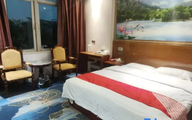 Huishang Hotel (Taqian Bus Station)