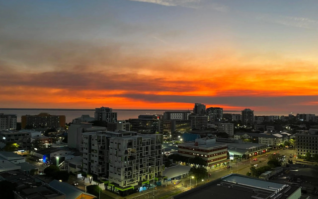 Darwin City Apartment with Harbour View & Pool