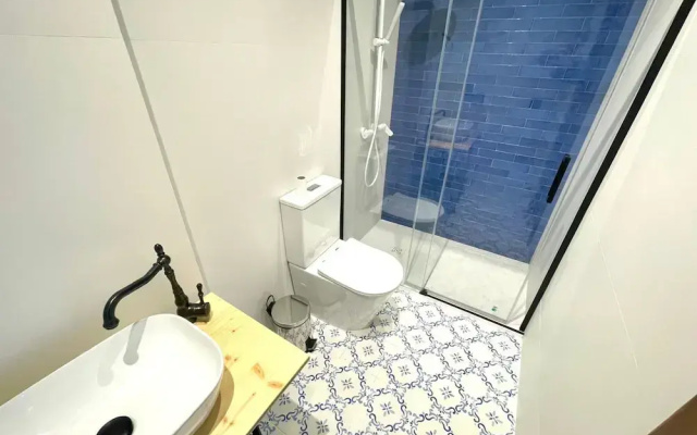 Los Angeles With 3 Bedrooms and 3 Bathrooms