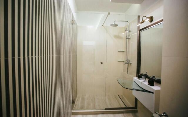 Briana Luxury Studio