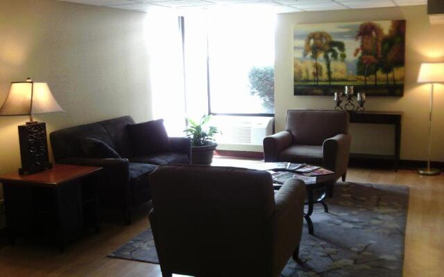 5th Avenue Inn and Suites