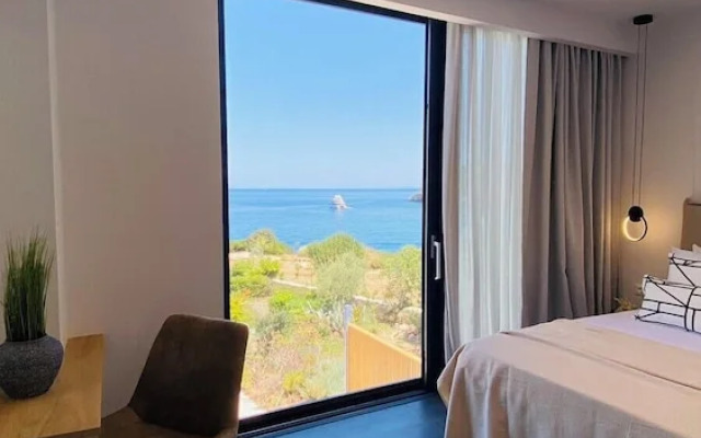 Terra Petra Villa - The Seafront Retreat