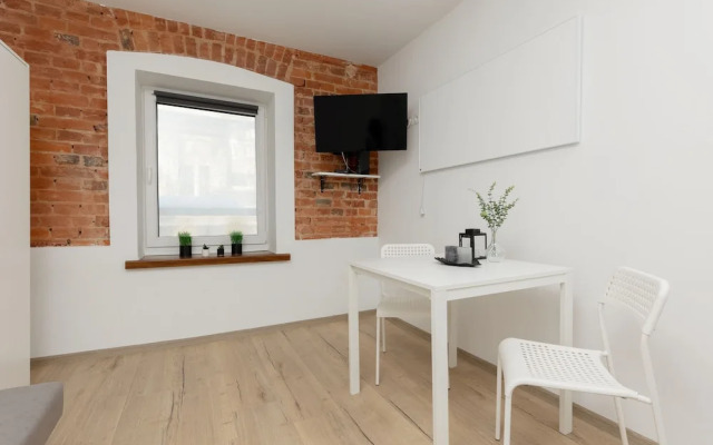 White Studio in City Center by Renters