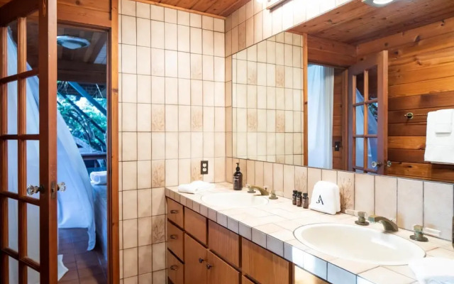 Fleetwood - Retro Modern Oceanfront Home w Two Expansive Patios