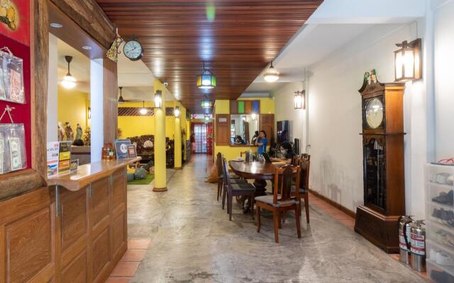 Banthat Thong Hostel