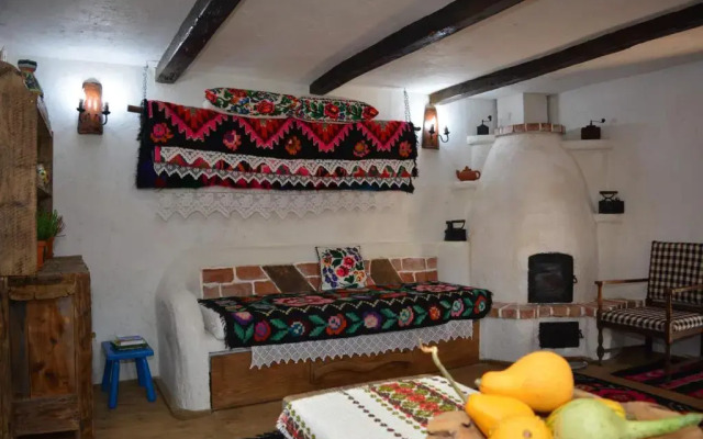 Casa Colț din Maramureș - Old Traditional House