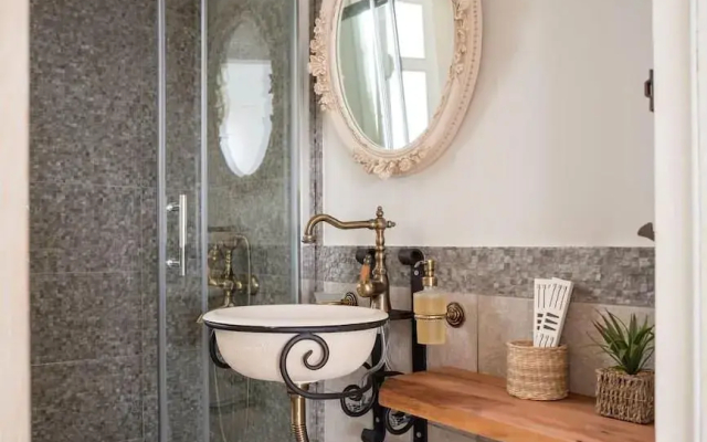 Irene Kimolos Villas