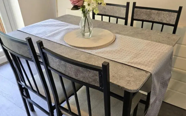 Manchester Blissful Retreat - 3-bedroom House
