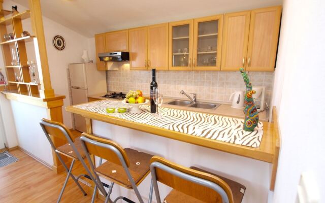 Apartment 440