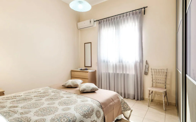 Villa in Adelianos Kampos With Pool