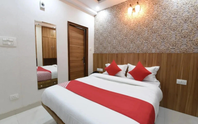 Oyo 14387 Luxury Inn