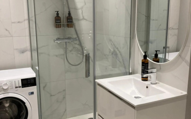 Modern and cozy apartment near the sea