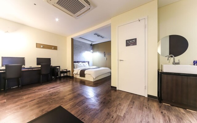 Changwon Buk-myeon The B and B Hotel