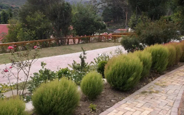 Stone Crescent Hotel