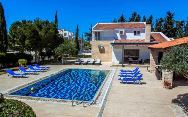 6 bdr villa with TENNIS COURT