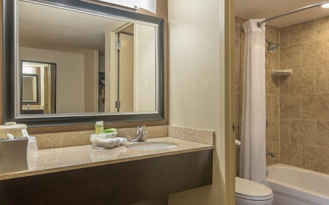 Holiday Inn Express Philadelphia-Midtown, an IHG Hotel