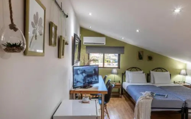 Jo Marinis Rooms