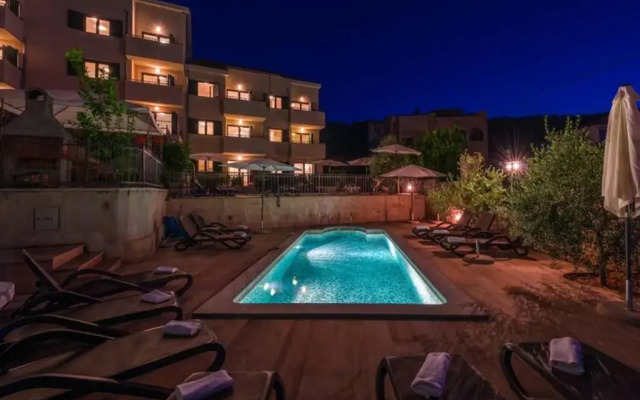 SeaEsta apartment Pool and Beach