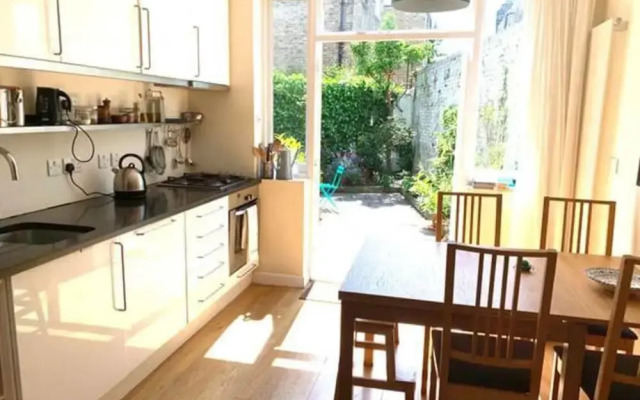 Lovely 1br 2 Bed Entire House W/Garden, 4 Guests