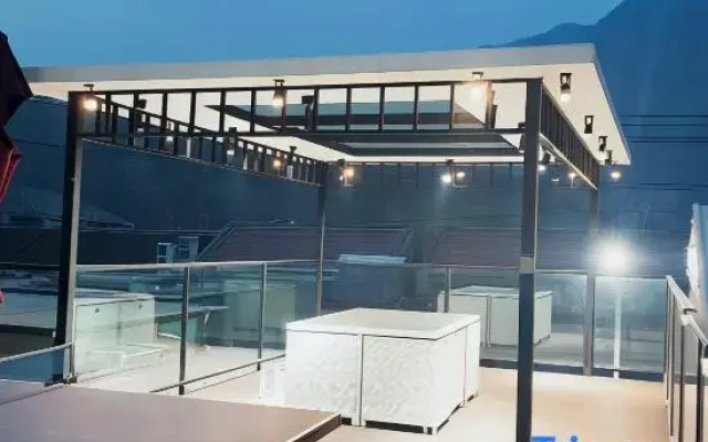 Qiqi Huaxi Homestay (Qinglongxia Scenic Area)