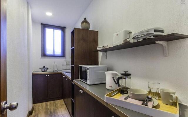 Fabulous Second Floor Apartment Dasiri Downtown Residence