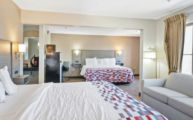 Red Roof Inn & Suites Fayetteville - Fort Bragg