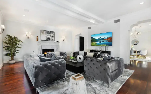 Spanish Villa - Stunning Coldwater Canyon Villa With Pool and Views
