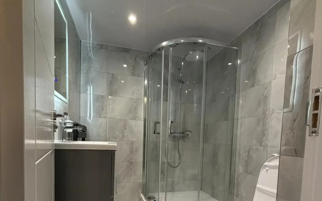 Cozy 2 Bed Property in High Wycombe Tn