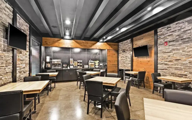 Cobblestone Hotel & Suites - Superior