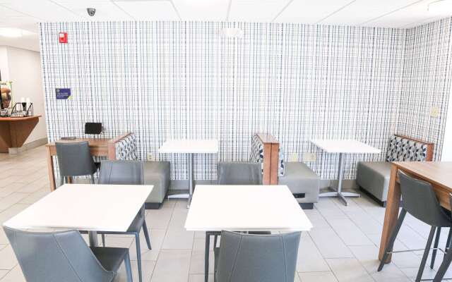 Microtel Inn & Suites by Wyndham Charlotte/Northlake