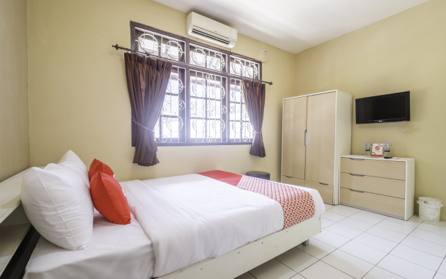 Super OYO 1568 Stasiun Ka Cirebon Guest House
