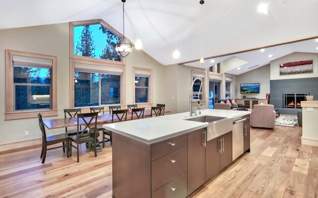 Redwood Lodge 7 Bedrooms 5.5 Bathrooms Home
