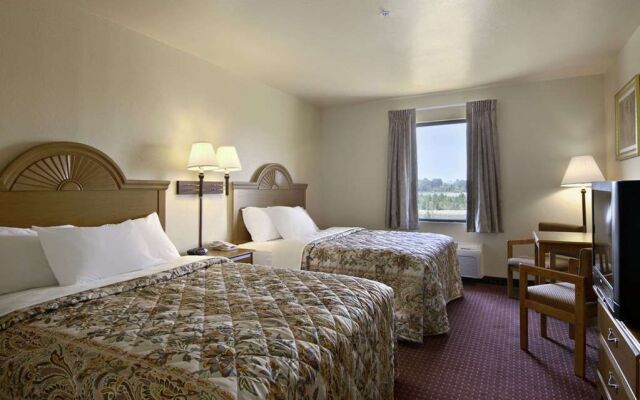 Days Inn by Wyndham Centre