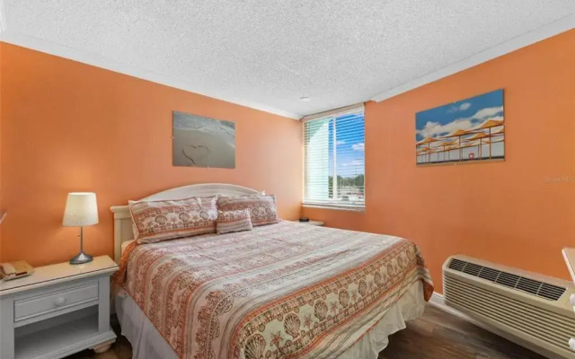 Pelican Pointe Clearwater Beach Hotel