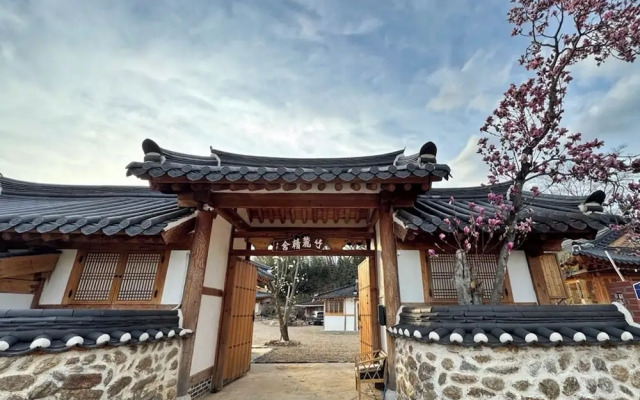 Jukrokjungsa hanokstay