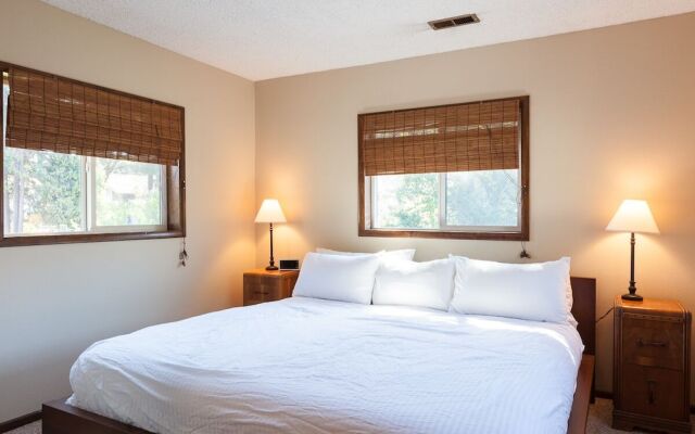 Heartbreak Pet and Family-Friendly Hood River Home by RedAwning