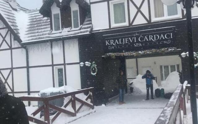 Kopaonik apartmani u Kraljevim Čardacima , Čar 27 i 6-13