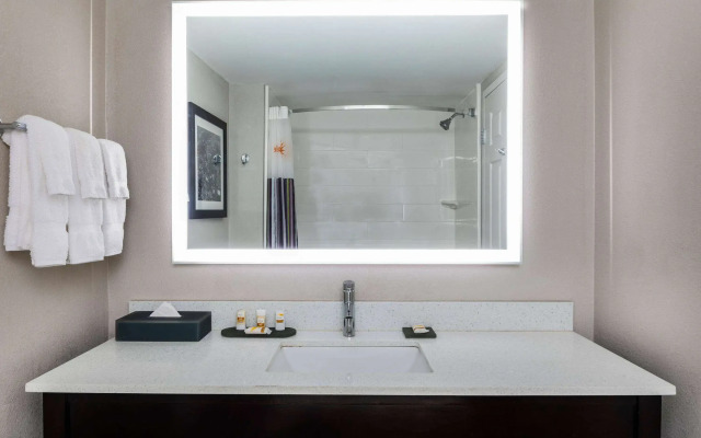 La Quinta Inn & Suites by Wyndham Kennesaw