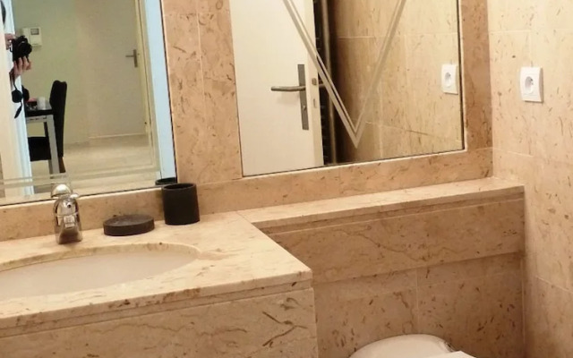 Apartment 1 bedroom in residence Golden Gate Cannes - France